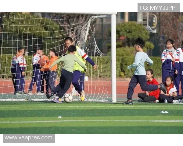 北京足球生的成长之路：从校园到职业赛场的拼搏与梦想